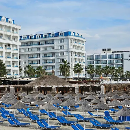 Bohemian Apt, Beachfront & Family Friendly - By Beta Premium Golem  Exterior photo