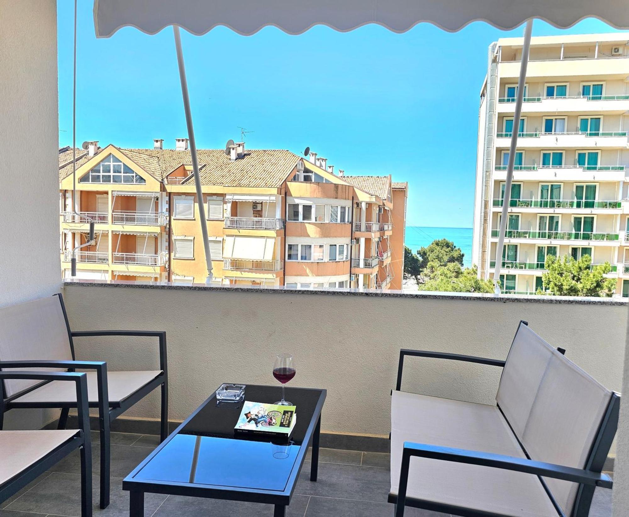 Apartment Bohemian Apt, Beachfront & Family Friendly - By Beta Premium