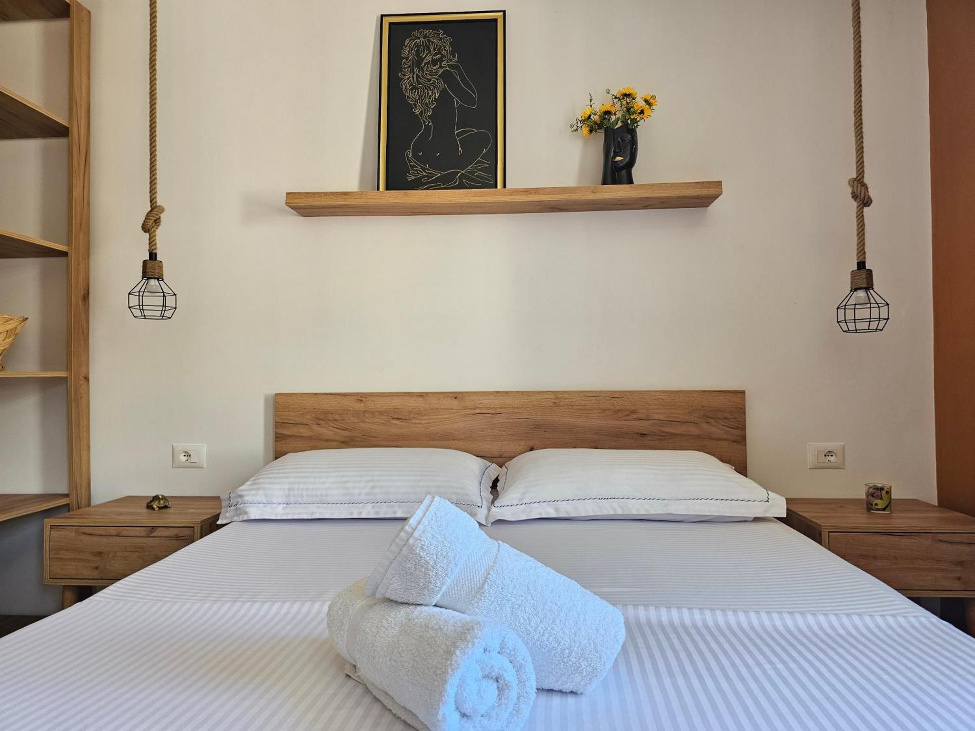 Bohemian Apt, Beachfront & Family Friendly - By Beta Premium * Golem (Tirana)
